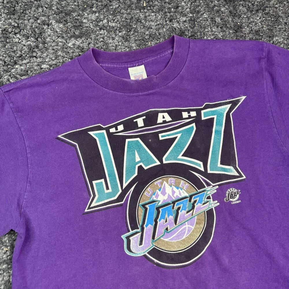 Vintage Logo 7 Utah Jazz t-shirt Size L 100% cotton